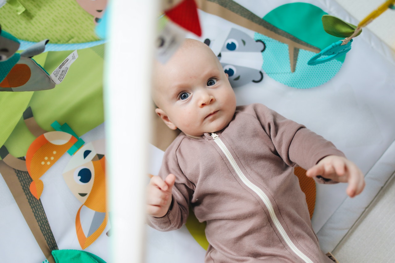 how to help your baby love tummy time