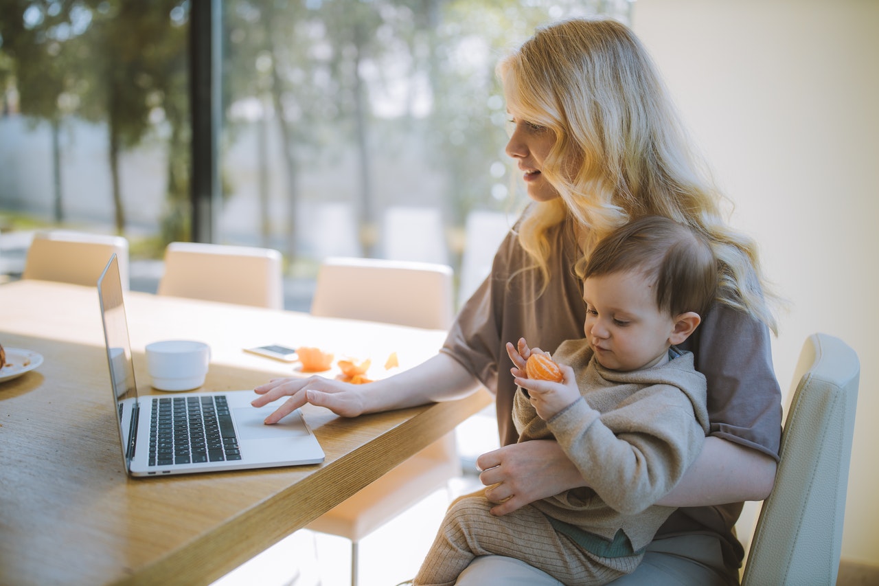 a sample work from home mom schedule